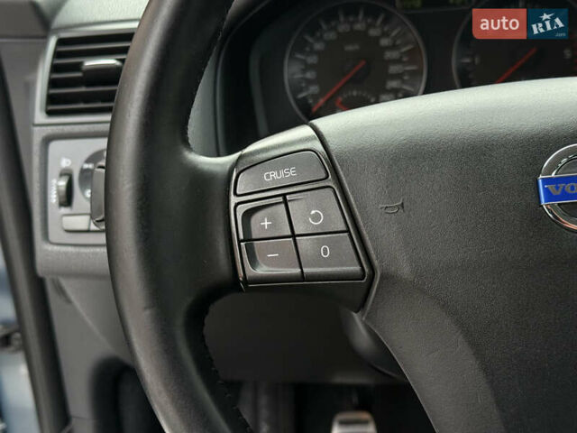 Серый Вольво В50, объемом двигателя 1.6 л и пробегом 213 тыс. км за 8599 $, фото 53 на Automoto.ua