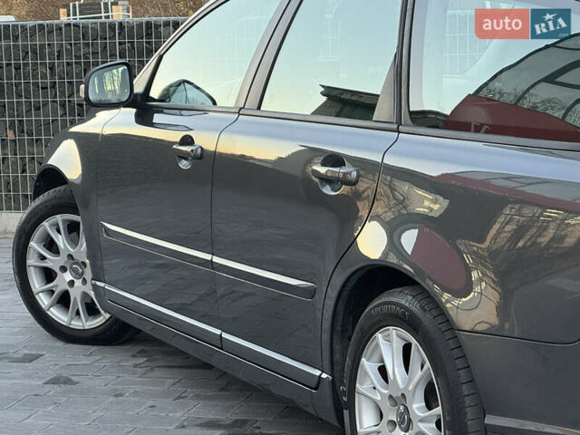 Серый Вольво В50, объемом двигателя 1.6 л и пробегом 218 тыс. км за 8500 $, фото 50 на Automoto.ua