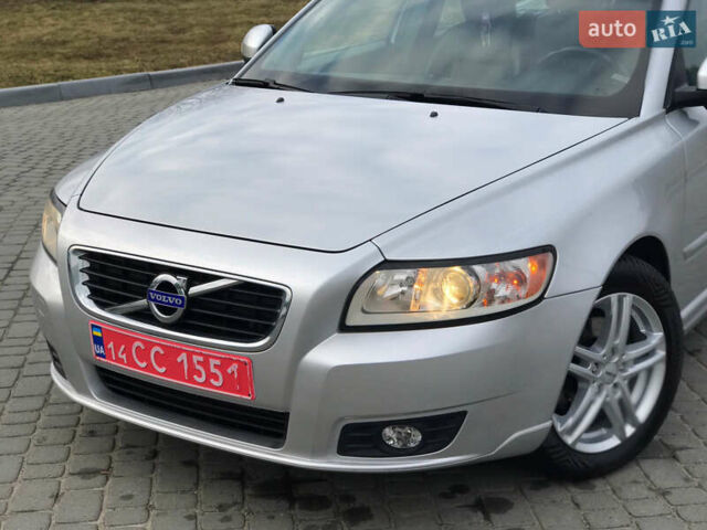 Серый Вольво В50, объемом двигателя 1.6 л и пробегом 160 тыс. км за 8799 $, фото 9 на Automoto.ua