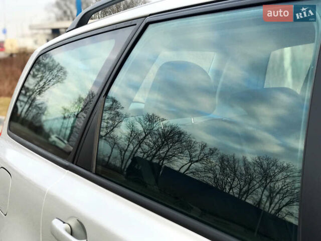 Серый Вольво В50, объемом двигателя 1.6 л и пробегом 160 тыс. км за 8799 $, фото 59 на Automoto.ua