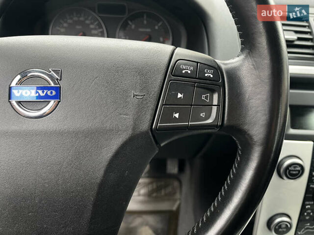 Серый Вольво В50, объемом двигателя 2 л и пробегом 205 тыс. км за 9200 $, фото 48 на Automoto.ua