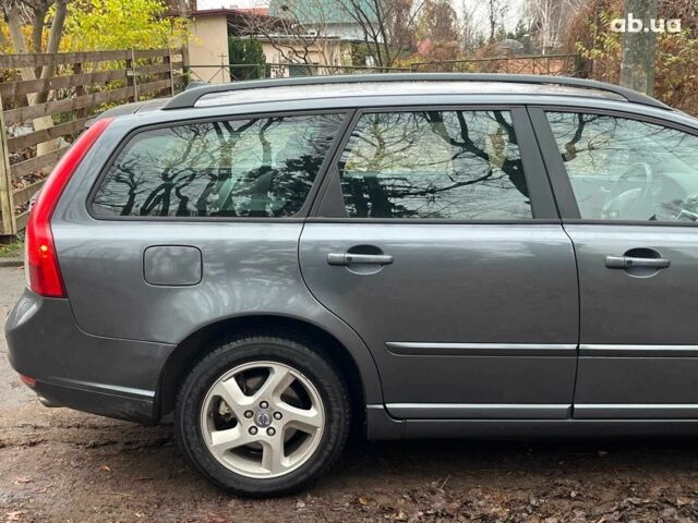 Сірий Вольво V50, об'ємом двигуна 2 л та пробігом 240 тис. км за 9690 $, фото 12 на Automoto.ua