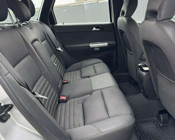 Серый Вольво В50, объемом двигателя 2 л и пробегом 225 тыс. км за 9999 $, фото 43 на Automoto.ua