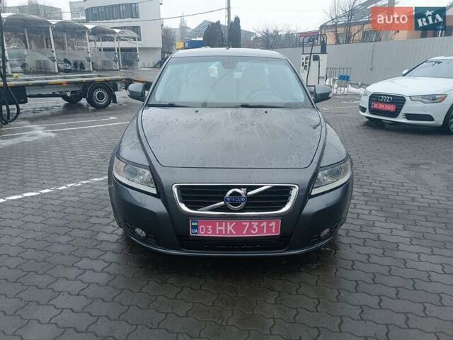 Серый Вольво В50, объемом двигателя 2 л и пробегом 113 тыс. км за 9650 $, фото 3 на Automoto.ua