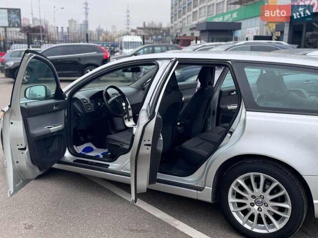 Серый Вольво В50, объемом двигателя 2 л и пробегом 258 тыс. км за 10200 $, фото 16 на Automoto.ua