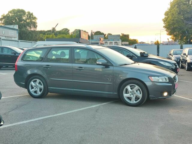 Серый Вольво В50, объемом двигателя 1.6 л и пробегом 260 тыс. км за 8700 $, фото 8 на Automoto.ua