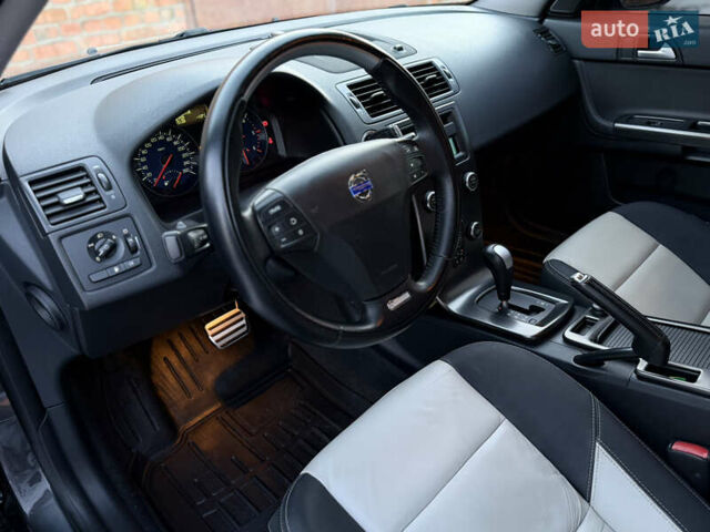 Серый Вольво В50, объемом двигателя 1.98 л и пробегом 248 тыс. км за 11200 $, фото 14 на Automoto.ua