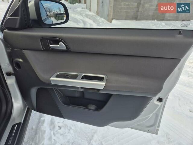 Серый Вольво В50, объемом двигателя 1.6 л и пробегом 240 тыс. км за 7800 $, фото 17 на Automoto.ua