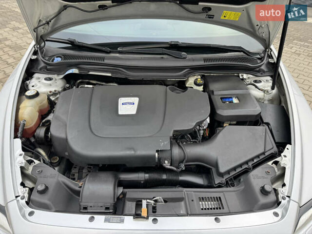 Серый Вольво В50, объемом двигателя 2 л и пробегом 225 тыс. км за 9999 $, фото 50 на Automoto.ua