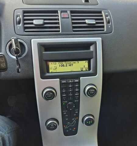 Серый Вольво В50, объемом двигателя 1.6 л и пробегом 335 тыс. км за 8200 $, фото 13 на Automoto.ua