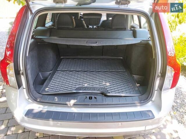 Серый Вольво В50, объемом двигателя 1.56 л и пробегом 243 тыс. км за 7800 $, фото 17 на Automoto.ua