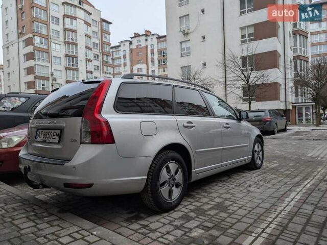 Серый Вольво В50, объемом двигателя 1.6 л и пробегом 251 тыс. км за 7100 $, фото 7 на Automoto.ua