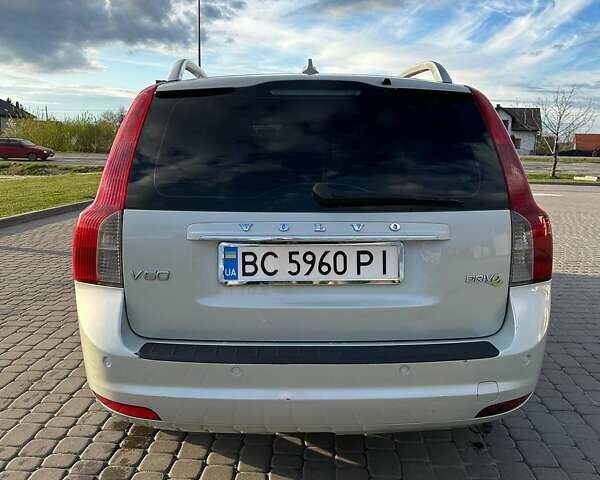 Серый Вольво В50, объемом двигателя 1.56 л и пробегом 310 тыс. км за 7300 $, фото 4 на Automoto.ua
