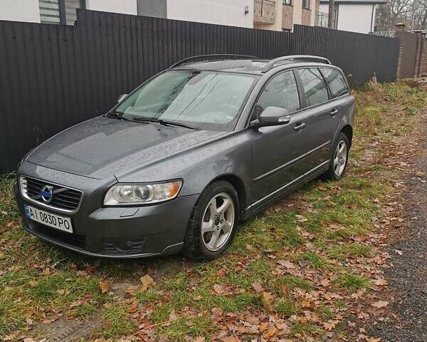 Серый Вольво В50, объемом двигателя 2 л и пробегом 240 тыс. км за 9600 $, фото 2 на Automoto.ua