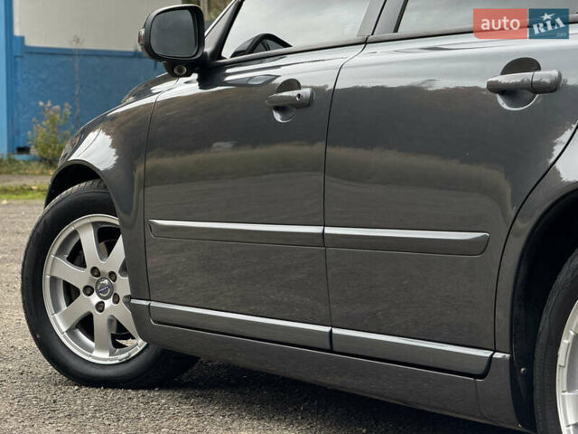 Серый Вольво В50, объемом двигателя 1.6 л и пробегом 240 тыс. км за 7999 $, фото 23 на Automoto.ua