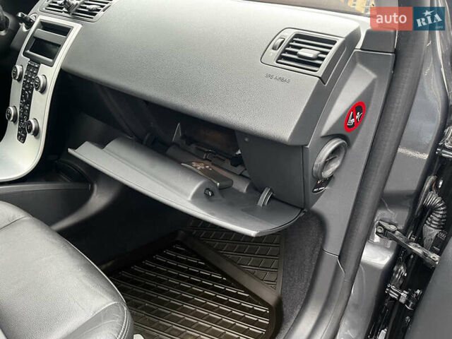 Серый Вольво В50, объемом двигателя 2 л и пробегом 205 тыс. км за 9200 $, фото 88 на Automoto.ua