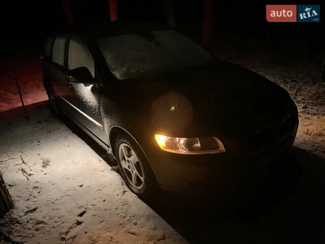 Серый Вольво В50, объемом двигателя 1.56 л и пробегом 250 тыс. км за 8199 $, фото 4 на Automoto.ua