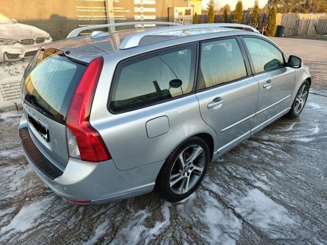 Серый Вольво В50, объемом двигателя 1.6 л и пробегом 127 тыс. км за 9400 $, фото 4 на Automoto.ua