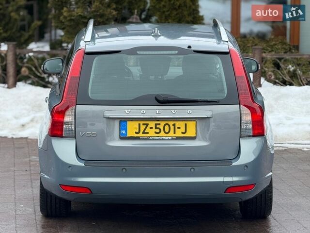 Серый Вольво В50, объемом двигателя 1.6 л и пробегом 213 тыс. км за 8350 $, фото 5 на Automoto.ua