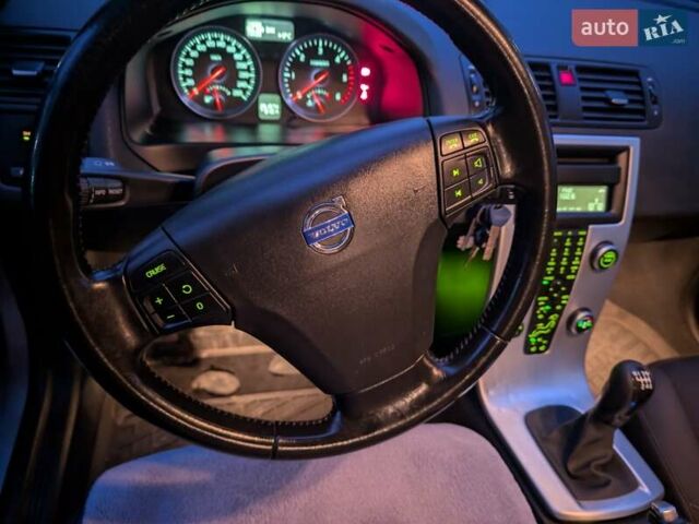 Серый Вольво В50, объемом двигателя 1.6 л и пробегом 251 тыс. км за 7250 $, фото 86 на Automoto.ua