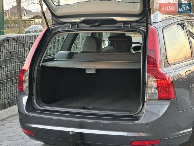 Серый Вольво В50, объемом двигателя 1.6 л и пробегом 218 тыс. км за 8500 $, фото 94 на Automoto.ua