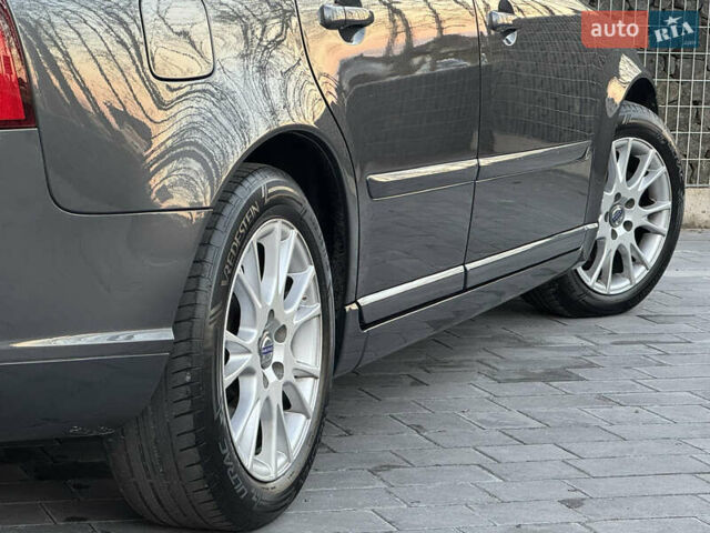 Серый Вольво В50, объемом двигателя 1.6 л и пробегом 218 тыс. км за 8500 $, фото 66 на Automoto.ua