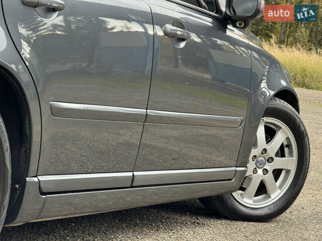 Серый Вольво В50, объемом двигателя 1.6 л и пробегом 240 тыс. км за 7999 $, фото 11 на Automoto.ua