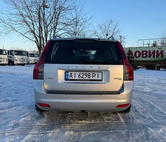 Серый Вольво В50, объемом двигателя 1.56 л и пробегом 250 тыс. км за 8300 $, фото 1 на Automoto.ua