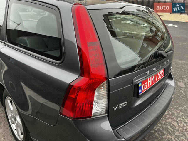 Серый Вольво В50, объемом двигателя 2 л и пробегом 205 тыс. км за 9200 $, фото 11 на Automoto.ua