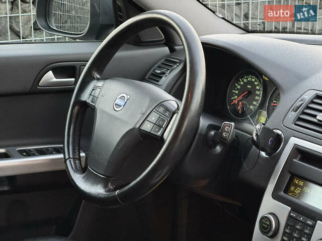 Серый Вольво В50, объемом двигателя 1.6 л и пробегом 218 тыс. км за 8500 $, фото 84 на Automoto.ua