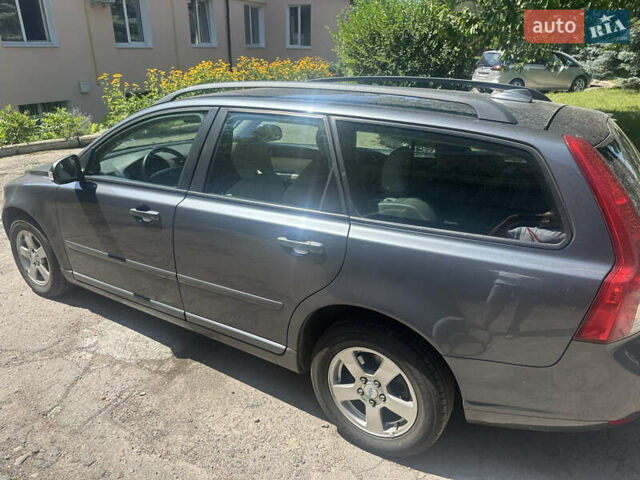 Серый Вольво В50, объемом двигателя 1.56 л и пробегом 265 тыс. км за 7200 $, фото 1 на Automoto.ua