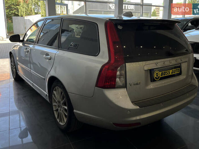 Серый Вольво В50, объемом двигателя 1.56 л и пробегом 324 тыс. км за 8000 $, фото 4 на Automoto.ua