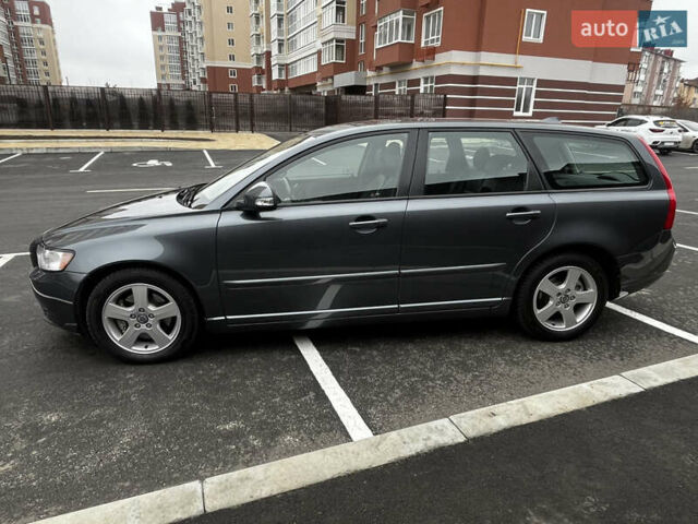 Серый Вольво В50, объемом двигателя 2 л и пробегом 205 тыс. км за 9200 $, фото 3 на Automoto.ua