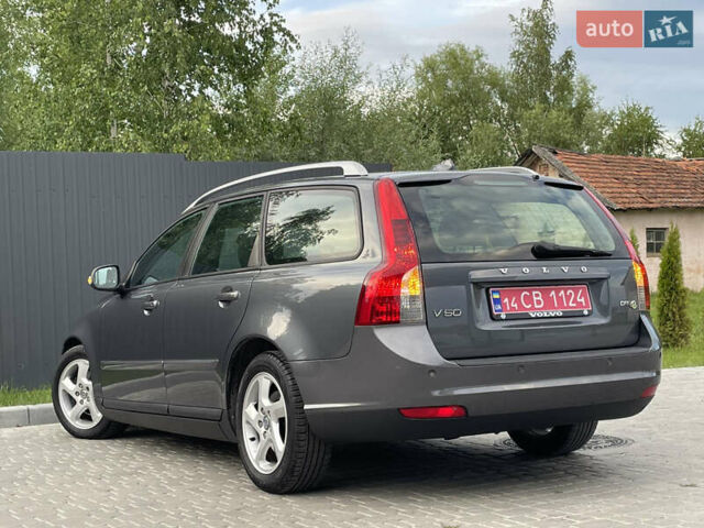 Серый Вольво В50, объемом двигателя 1.6 л и пробегом 193 тыс. км за 7850 $, фото 3 на Automoto.ua