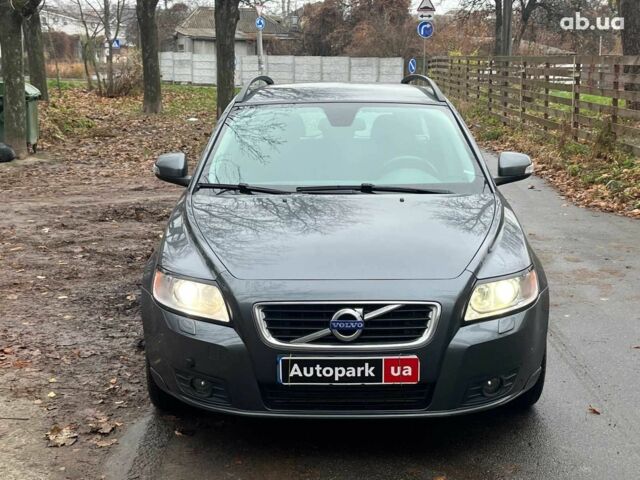 Сірий Вольво V50, об'ємом двигуна 2 л та пробігом 240 тис. км за 9690 $, фото 1 на Automoto.ua