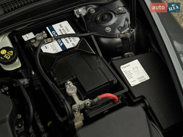 Серый Вольво В50, объемом двигателя 1.6 л и пробегом 240 тыс. км за 7999 $, фото 87 на Automoto.ua