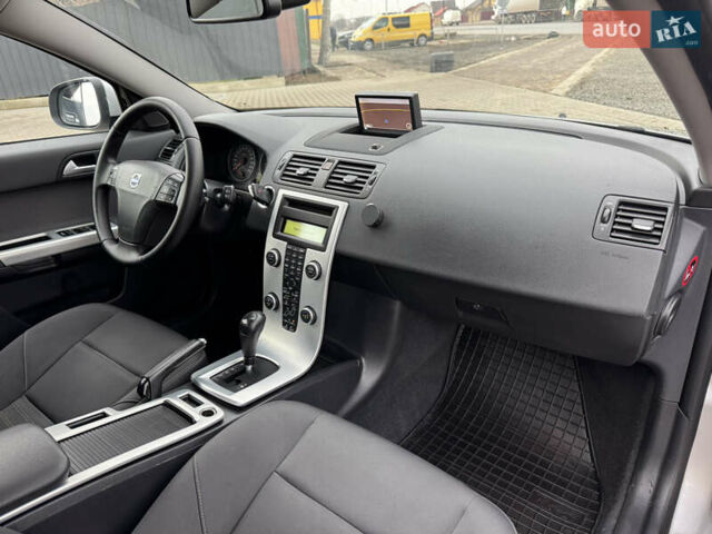 Серый Вольво В50, объемом двигателя 2 л и пробегом 225 тыс. км за 9999 $, фото 28 на Automoto.ua