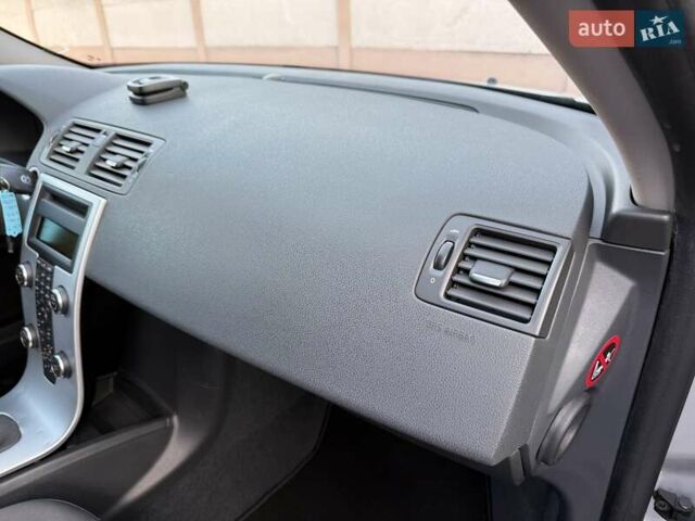 Серый Вольво В50, объемом двигателя 1.6 л и пробегом 229 тыс. км за 7950 $, фото 97 на Automoto.ua