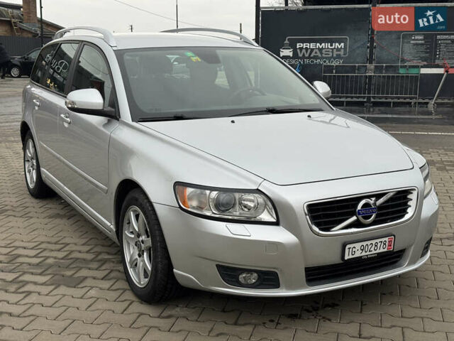 Серый Вольво В50, объемом двигателя 2 л и пробегом 225 тыс. км за 9999 $, фото 9 на Automoto.ua