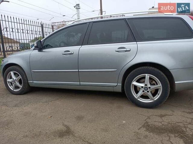 Серый Вольво В50, объемом двигателя 1.6 л и пробегом 222 тыс. км за 8700 $, фото 2 на Automoto.ua