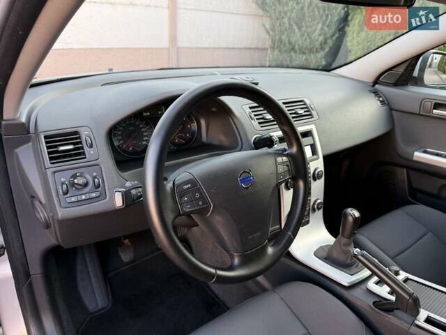 Серый Вольво В50, объемом двигателя 1.6 л и пробегом 229 тыс. км за 7950 $, фото 62 на Automoto.ua