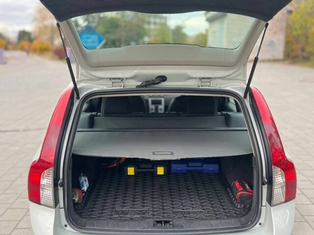 Сірий Вольво V50, об'ємом двигуна 1.6 л та пробігом 263 тис. км за 8500 $, фото 4 на Automoto.ua