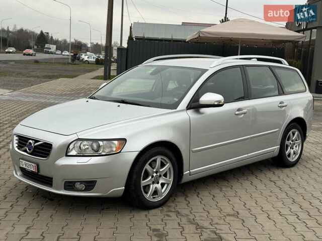 Серый Вольво В50, объемом двигателя 2 л и пробегом 225 тыс. км за 9999 $, фото 3 на Automoto.ua