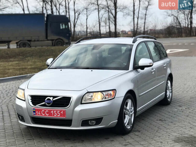 Серый Вольво В50, объемом двигателя 1.6 л и пробегом 160 тыс. км за 8799 $, фото 6 на Automoto.ua