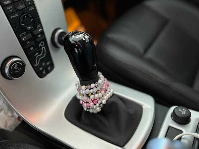 Серый Вольво В50, объемом двигателя 1.6 л и пробегом 324 тыс. км за 8000 $, фото 12 на Automoto.ua