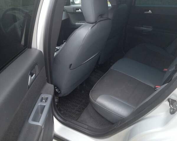 Серый Вольво В50, объемом двигателя 1.56 л и пробегом 266 тыс. км за 7000 $, фото 7 на Automoto.ua