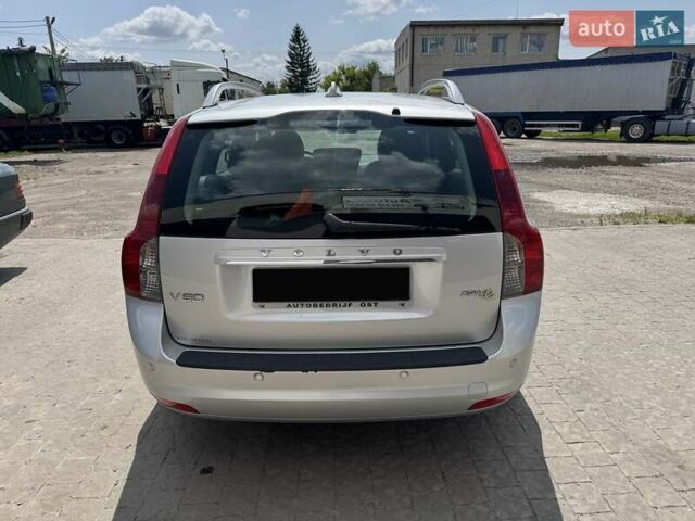Серый Вольво В50, объемом двигателя 1.56 л и пробегом 236 тыс. км за 8000 $, фото 1 на Automoto.ua