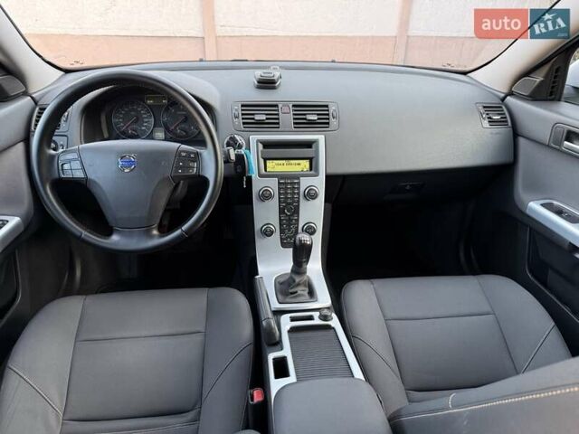 Серый Вольво В50, объемом двигателя 1.6 л и пробегом 229 тыс. км за 7950 $, фото 83 на Automoto.ua