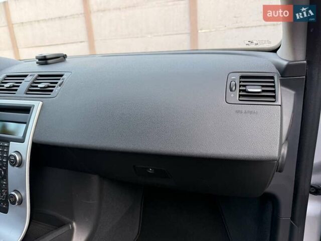 Серый Вольво В50, объемом двигателя 1.6 л и пробегом 229 тыс. км за 7950 $, фото 98 на Automoto.ua