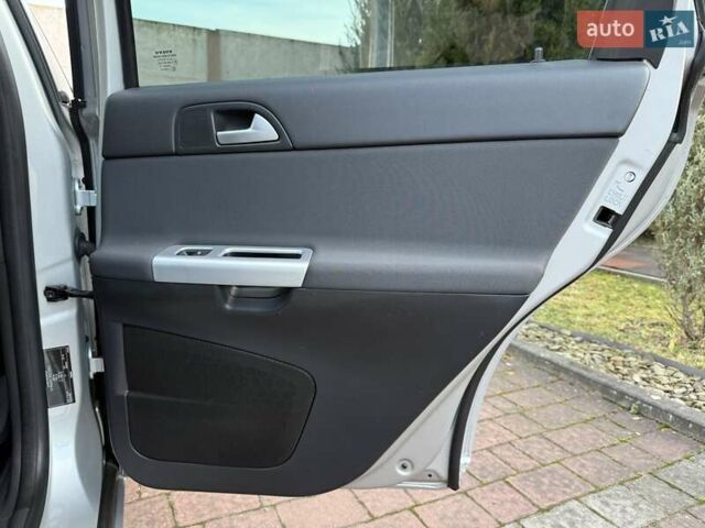 Серый Вольво В50, объемом двигателя 1.6 л и пробегом 229 тыс. км за 7950 $, фото 109 на Automoto.ua